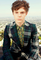 Evan Peters photo #