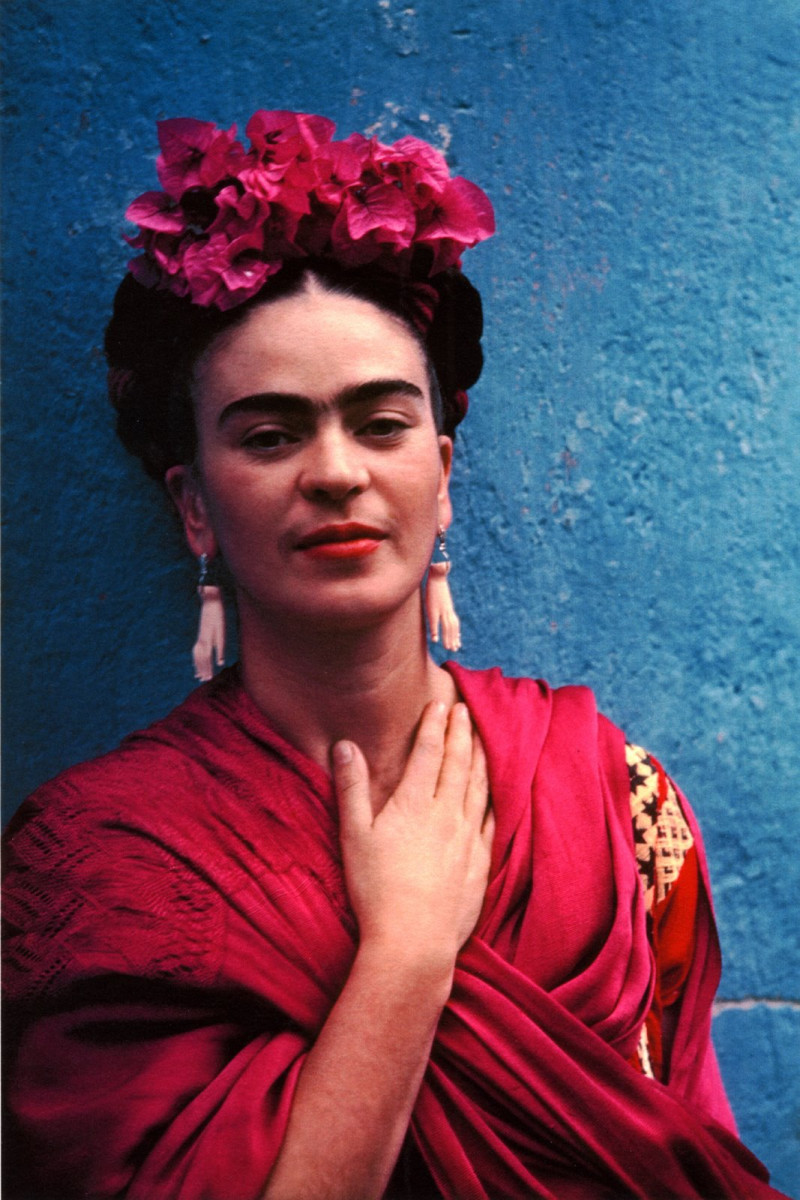 Frida Kahlo Portrait Floral Wallpaper Mural En 2020 Retratos De