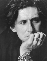 Gabriel Byrne photo #