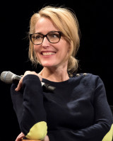 Gillian Anderson pic #925893