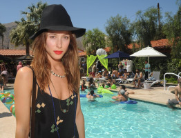 Gillian Zinser photo #