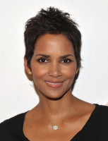 photo 7 in Halle Berry gallery [id186957] 2009-10-05