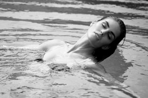 Hilary Rhoda photo #