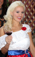photo 21 in Holly Madison gallery [id204966] 2009-11-25