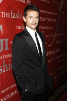 Hugh Dancy photo #