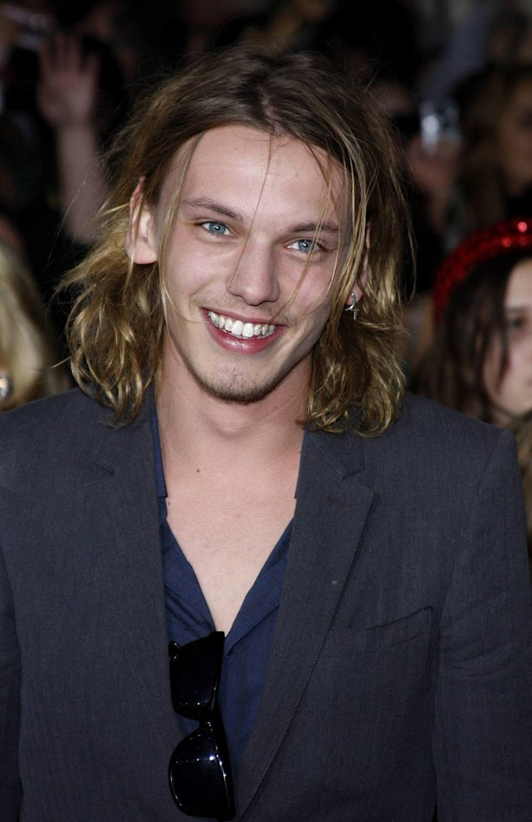 Jamie Campbell Bower photo 18 of 42 pics, wallpaper photo 331023