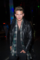 Jeremy Irvine photo #