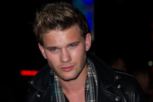 Jeremy Irvine photo #