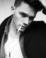 Jeremy Irvine photo #