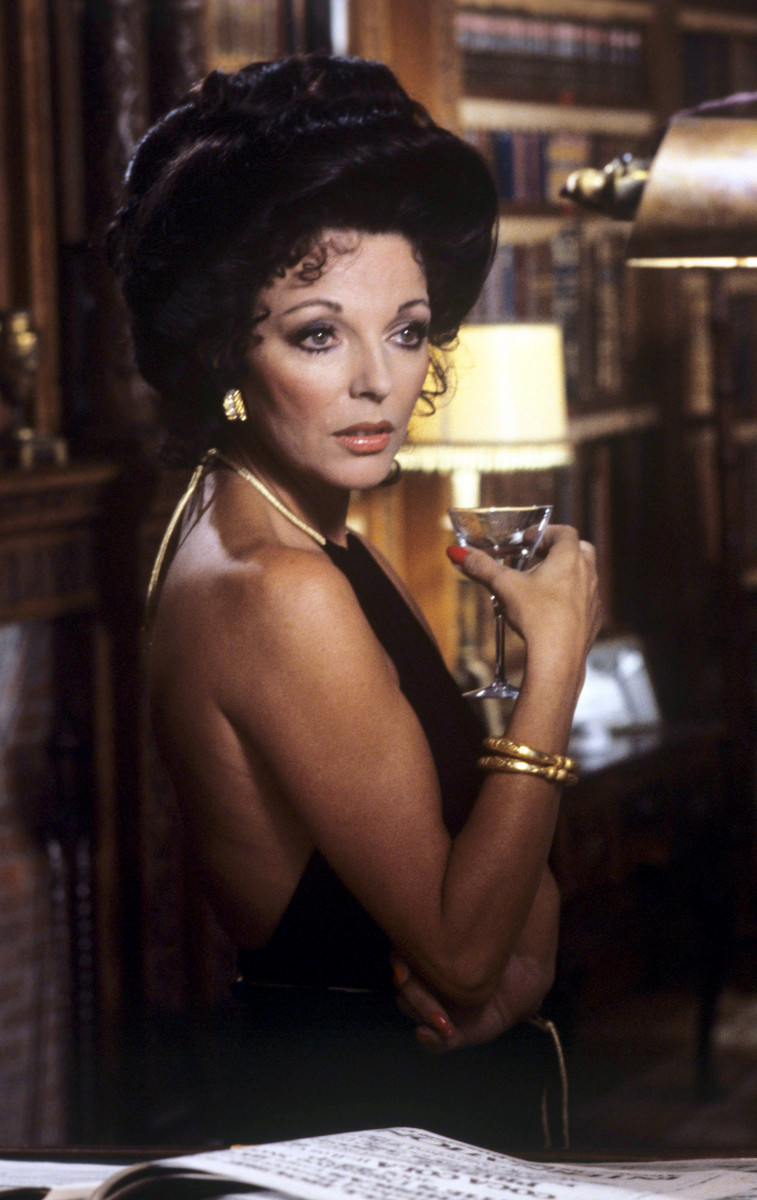 Joan Collins: pic #361673