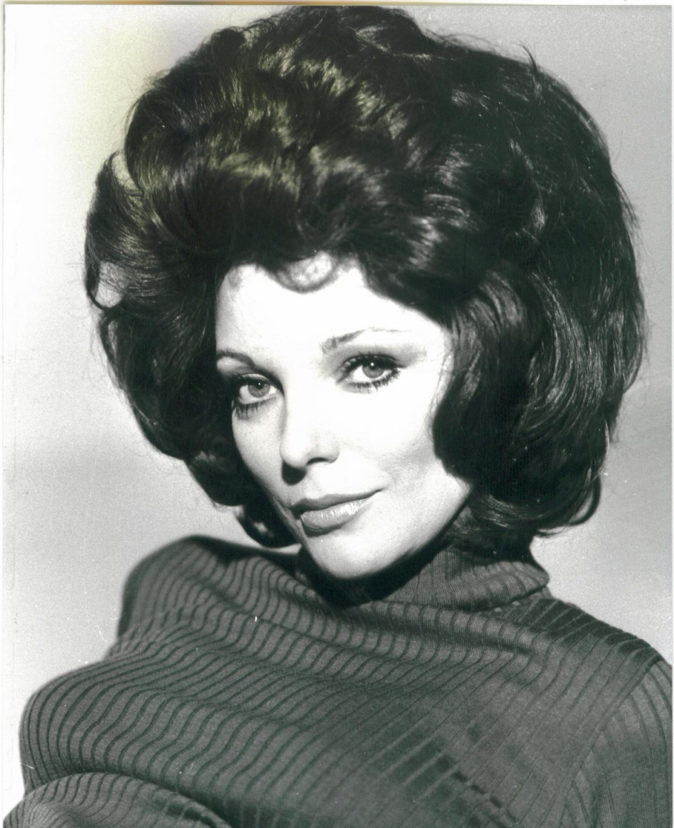 Joan Collins: pic #361026