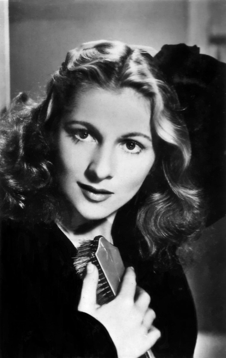 Joan Fontaine: pic #363118
