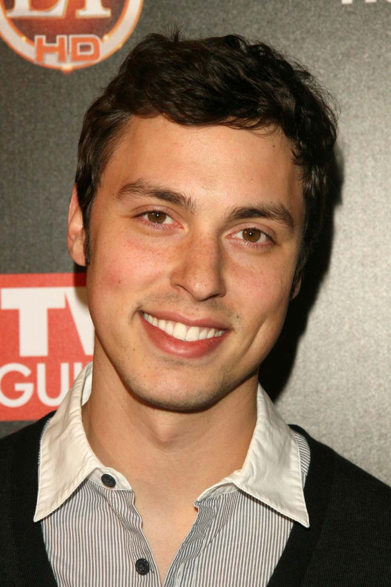 John Francis Daley photo 3 of 13 pics, wallpaper photo 286272