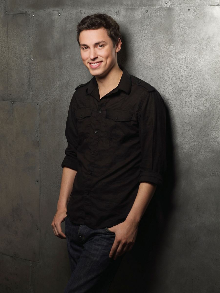 John Francis Daley photo 1 of 13 pics, wallpaper photo 286270