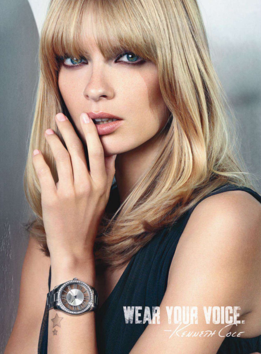 Julia Stegner: pic #522966