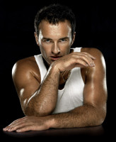 Julian McMahon photo #