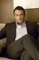 Julian McMahon photo #