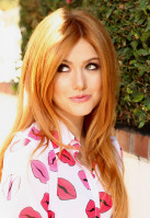 Katherine McNamara photo #