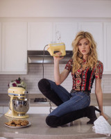 Katherine McNamara photo #