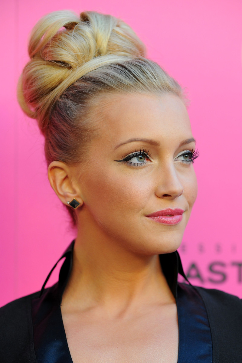 Katie Cassidy Photo 18 Of 664 Pics Wallpaper Photo 193539 Theplace2
