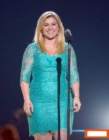 Kelly Clarkson photo #