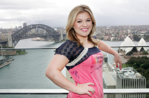 Kelly Clarkson photo #