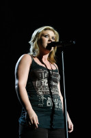 Kelly Clarkson photo #