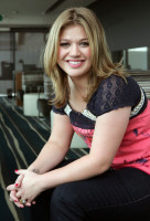 Kelly Clarkson photo #