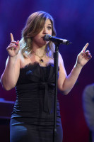 Kelly Clarkson photo #