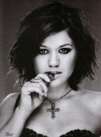 Kelly Clarkson photo #