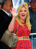 Kelly Clarkson photo #