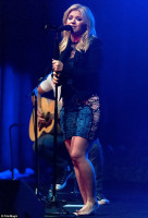 Kelly Clarkson photo #