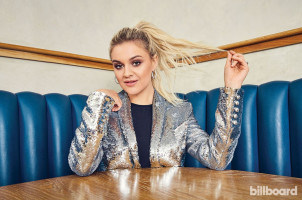 Kelsea Ballerini photo #