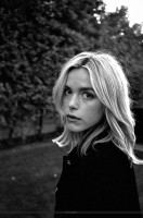 Kiernan Shipka photo #