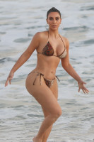 Kim Kardashian photo #