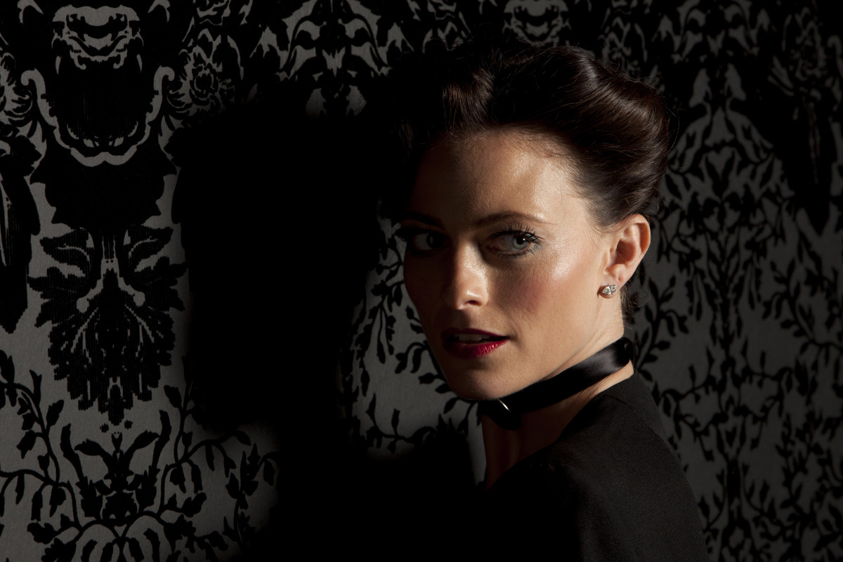 Lara Pulver: pic #1192312