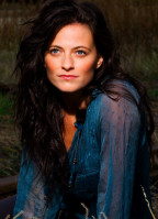 Lara Pulver photo #