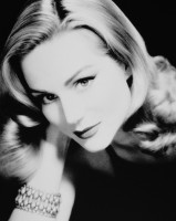 photo 25 in Laura Linney gallery [id207473] 2009-11-30