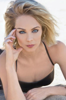 Laura Vandervoort photo #