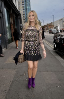 Laura Whitmore photo #