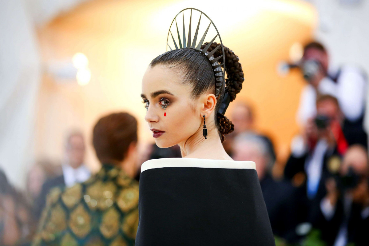 Lily Collins: pic #1036047