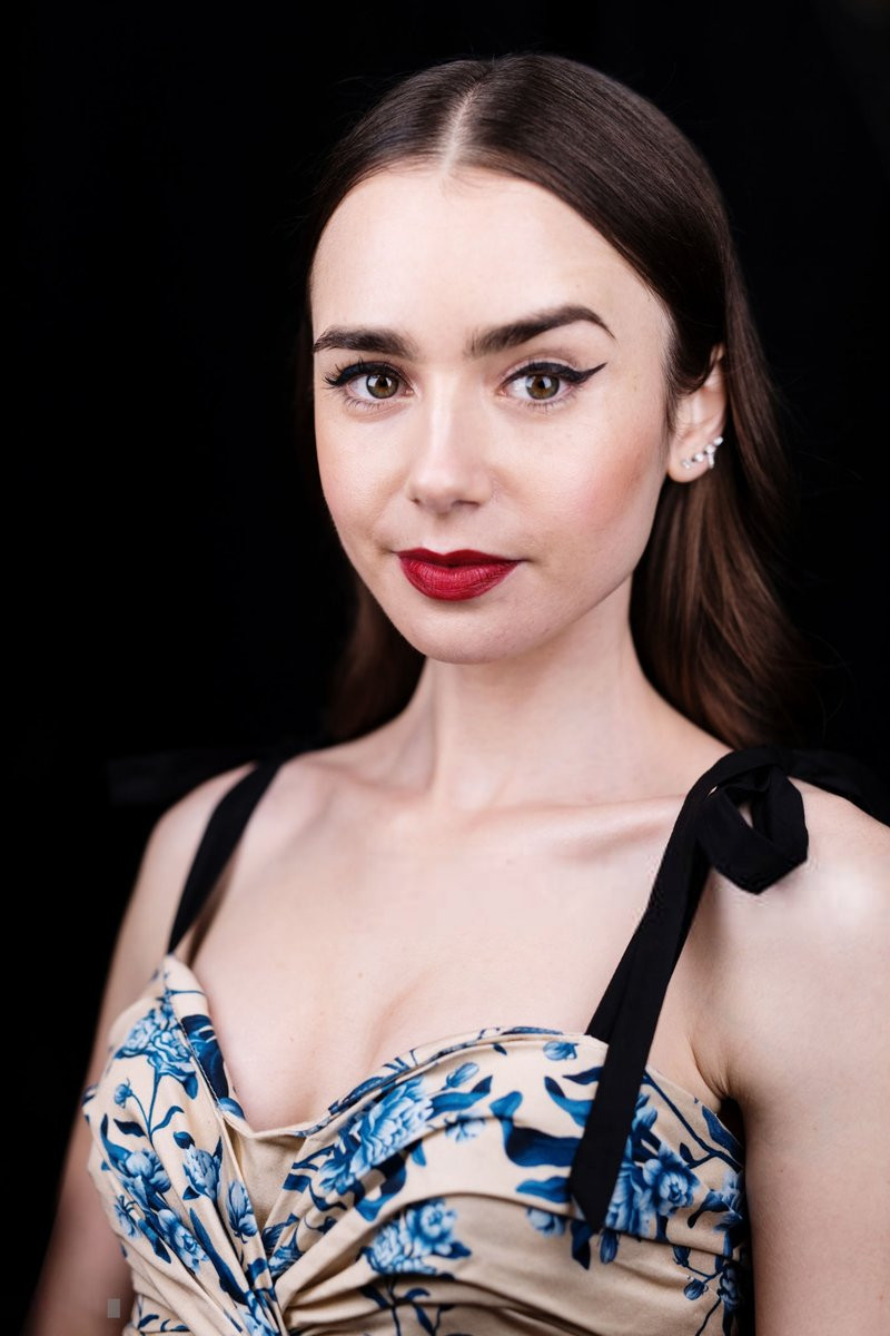 Lily Collins: pic #1097783