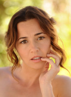 Linda Cardellini photo #