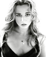 Linda Cardellini photo #