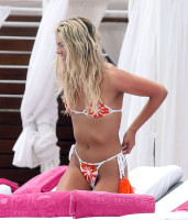 Louisa Johnson photo #