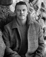 Luke Evans photo #