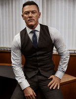 Luke Evans photo #