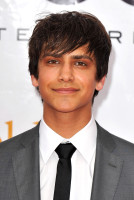 Luke Pasqualino photo #