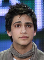 Luke Pasqualino photo #