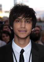 Luke Pasqualino photo #